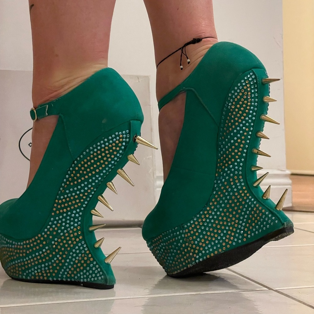 Erotic Wedge Heels - Picture 3 of 8